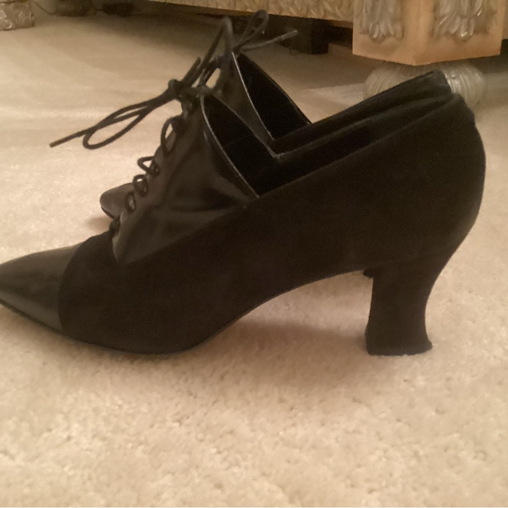 Anne Klein Tie Heel shoe 8 1/2 - Picture 2 of 4